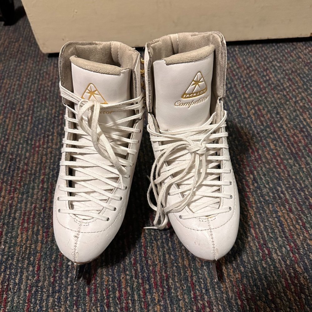JACKSON COMPETITOR 2470 GIRL'S FIGURE SKATES, 5D, ULTIMA ASPIRE XP 9 1/4 BLADES